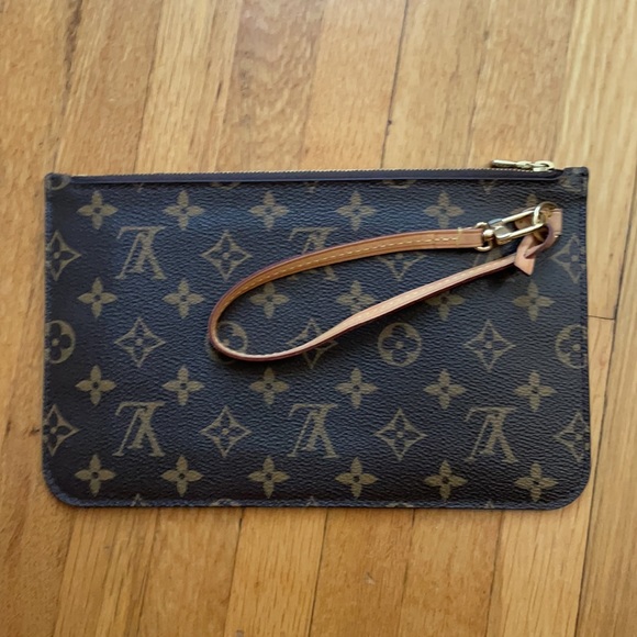 Wristlet LV - Picture 2 of 3